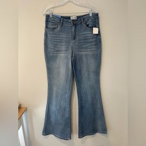 NWT‎ Women’s Abound Mid-Rise Flare Jeans In Size 32